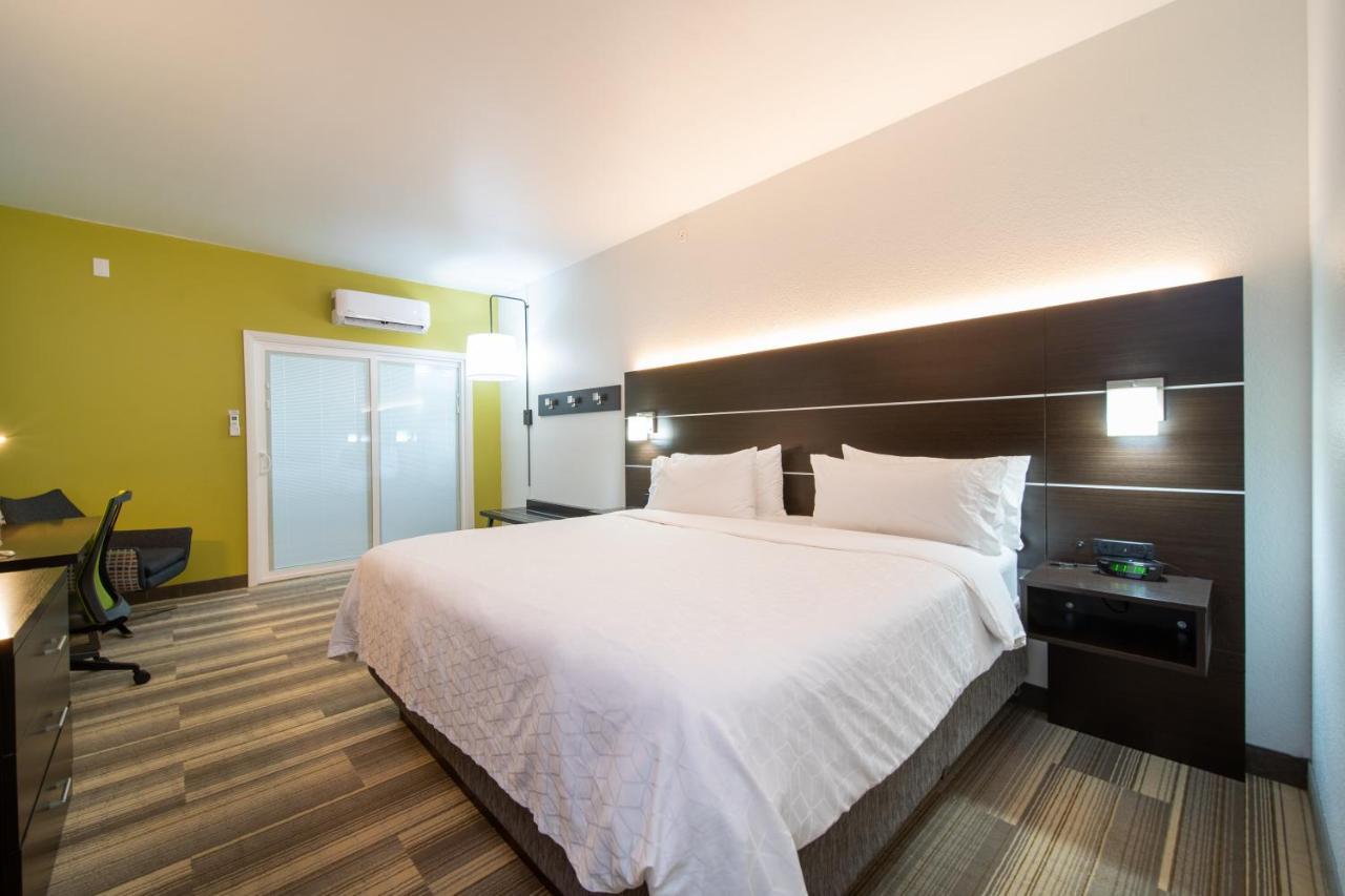 Holiday Inn Express Hotel & Suites Bedford By Ihg Extérieur photo