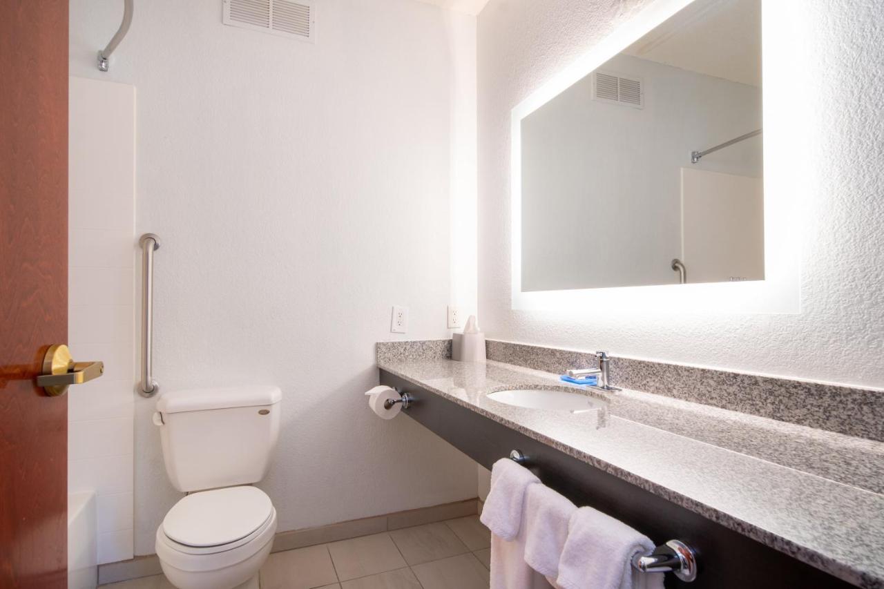 Holiday Inn Express Hotel & Suites Bedford By Ihg Extérieur photo