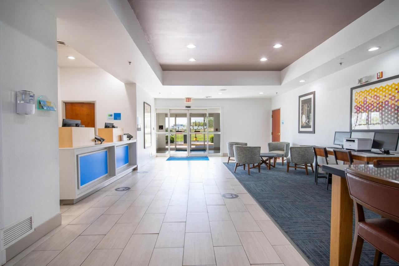 Holiday Inn Express Hotel & Suites Bedford By Ihg Extérieur photo