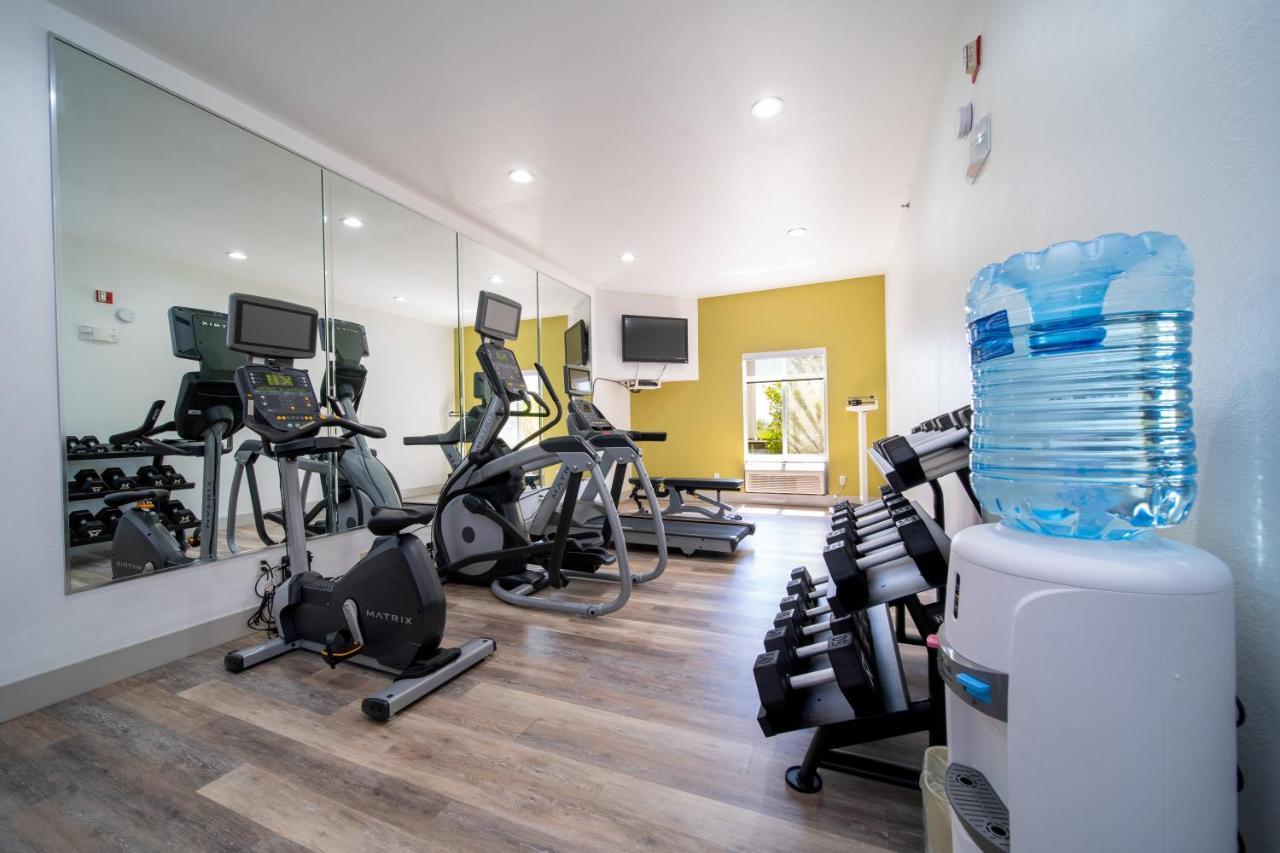 Holiday Inn Express Hotel & Suites Bedford By Ihg Extérieur photo