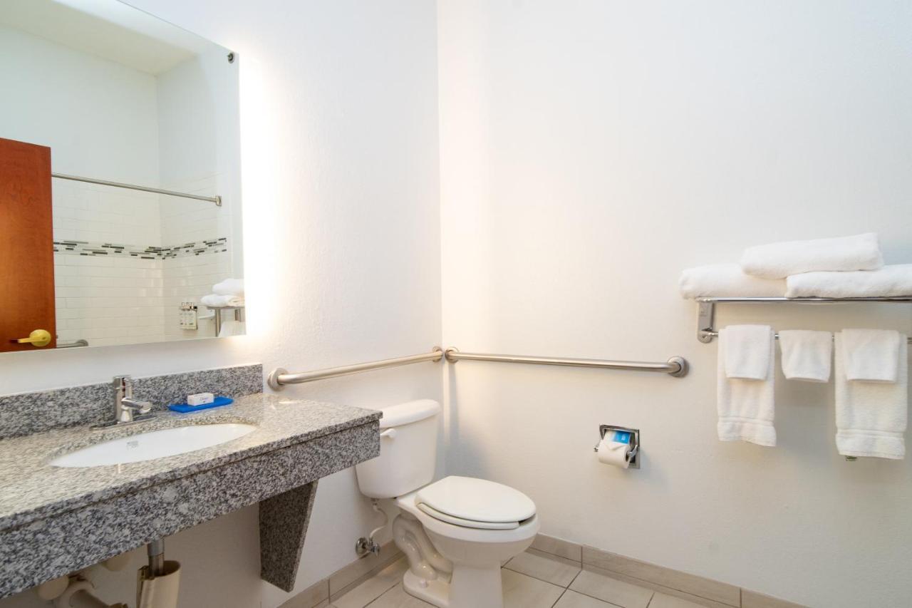 Holiday Inn Express Hotel & Suites Bedford By Ihg Extérieur photo