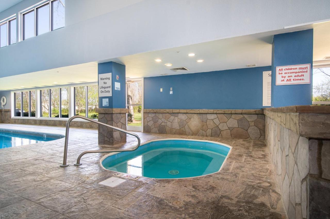 Holiday Inn Express Hotel & Suites Bedford By Ihg Extérieur photo