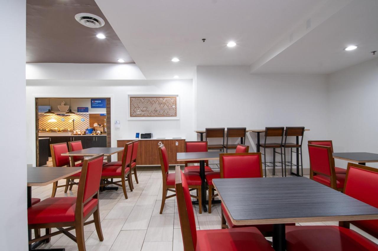 Holiday Inn Express Hotel & Suites Bedford By Ihg Extérieur photo