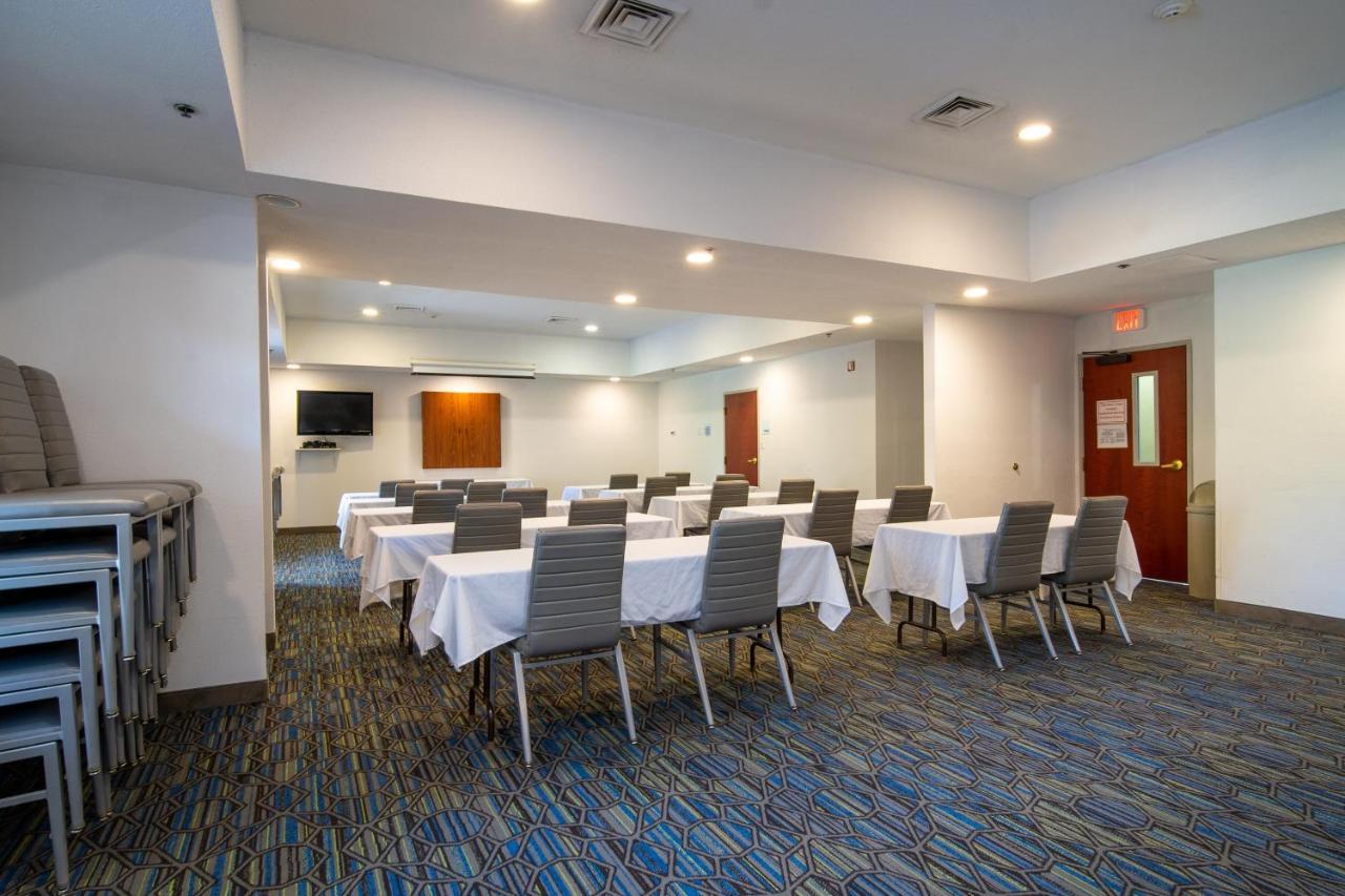 Holiday Inn Express Hotel & Suites Bedford By Ihg Extérieur photo