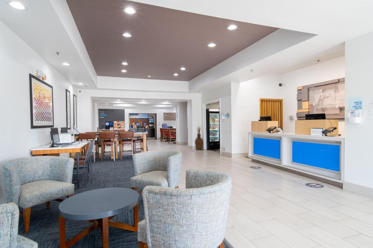 Holiday Inn Express Hotel & Suites Bedford By Ihg Extérieur photo