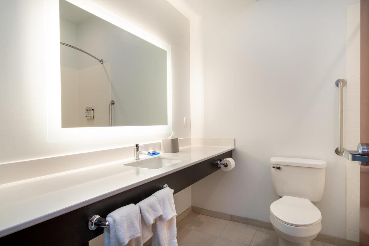 Holiday Inn Express Hotel & Suites Bedford By Ihg Extérieur photo