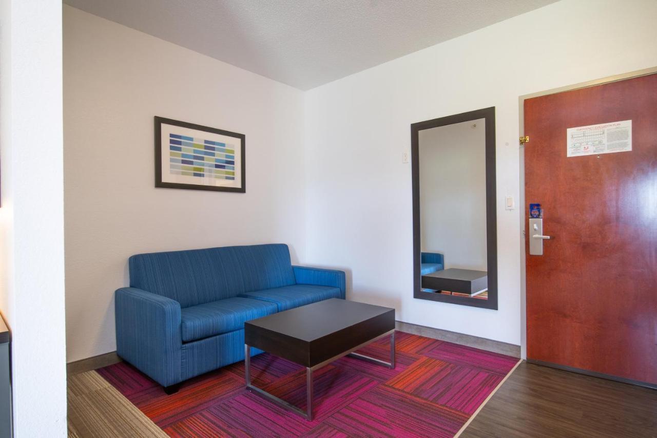 Holiday Inn Express Hotel & Suites Bedford By Ihg Extérieur photo