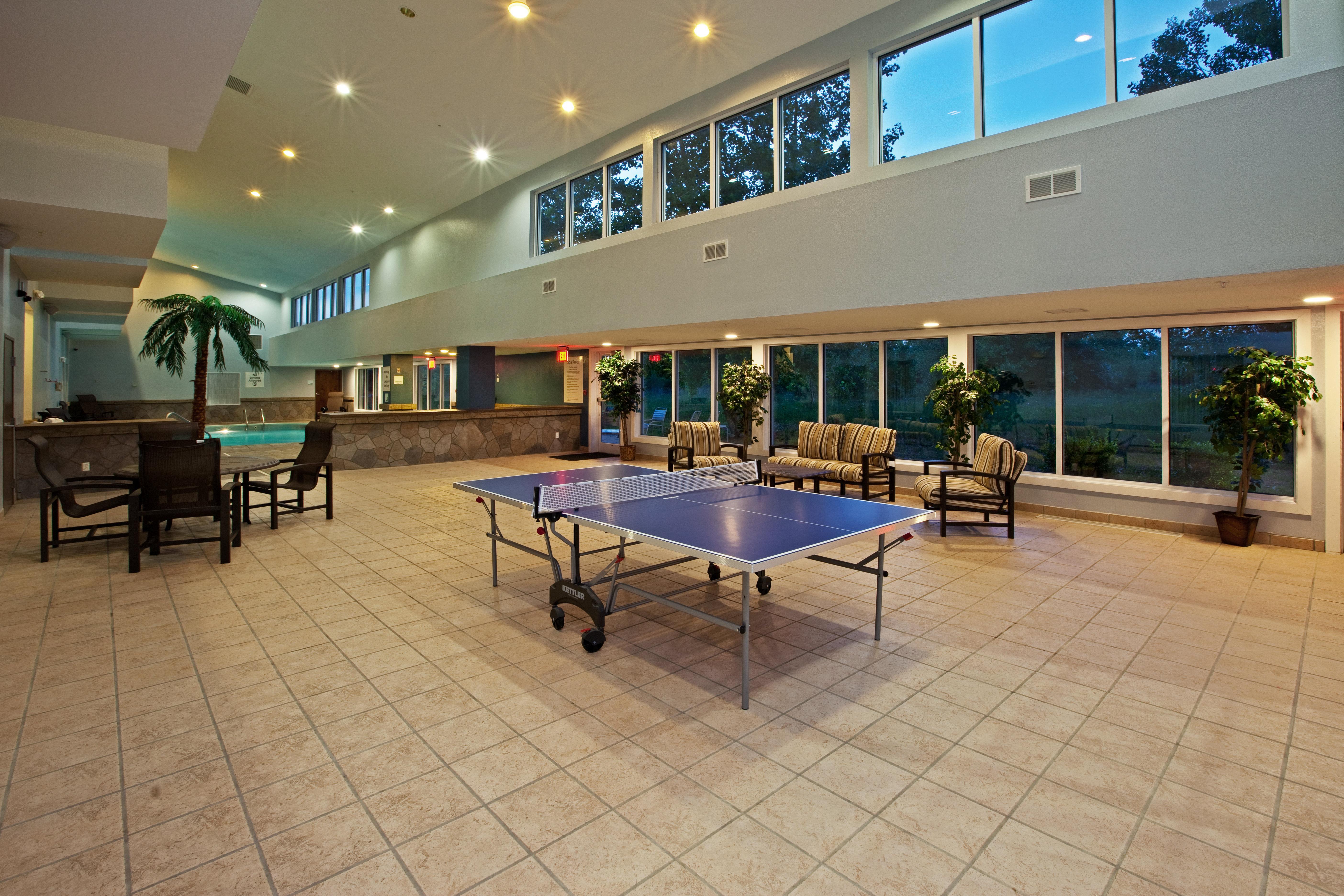 Holiday Inn Express Hotel & Suites Bedford By Ihg Extérieur photo