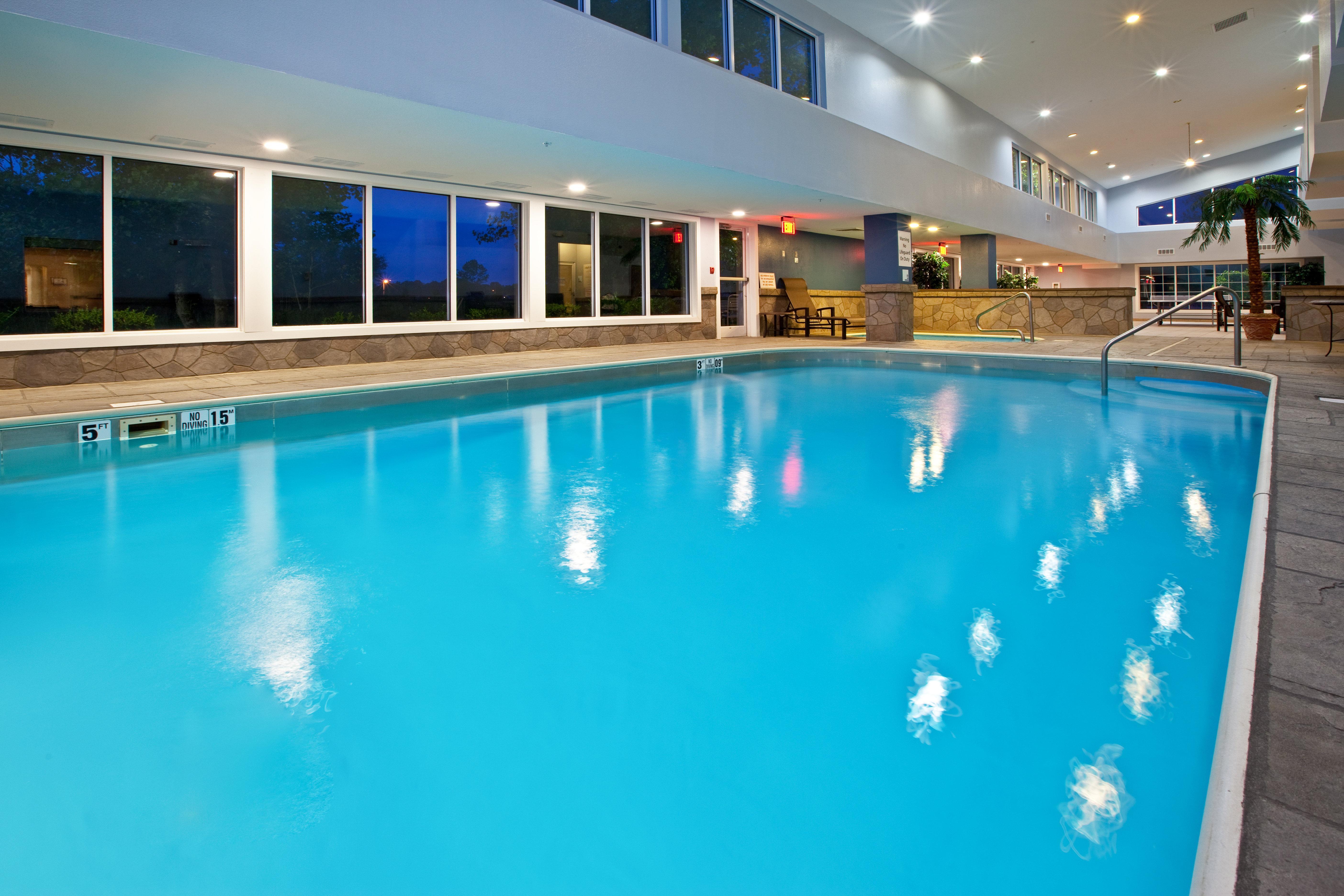 Holiday Inn Express Hotel & Suites Bedford By Ihg Extérieur photo