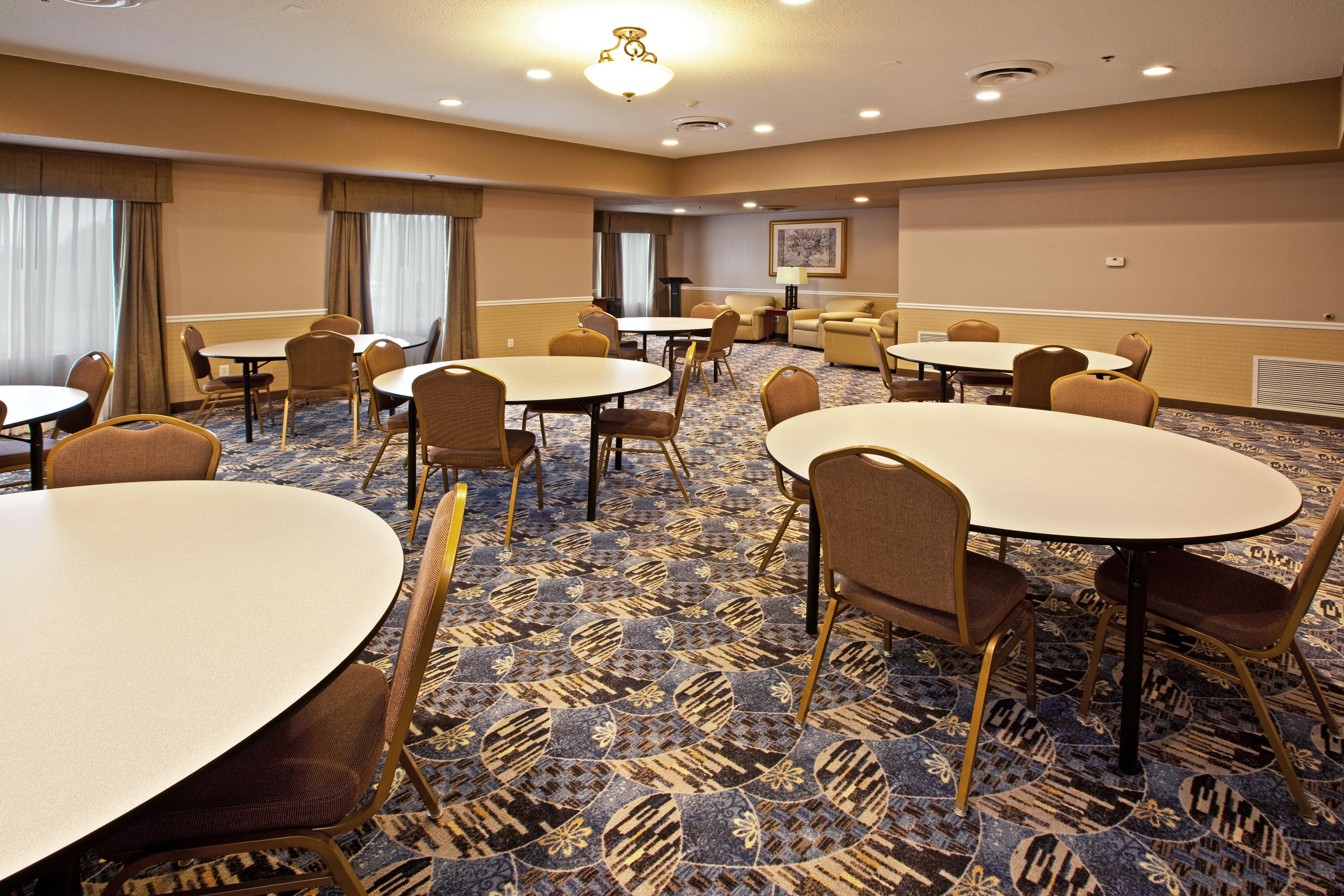 Holiday Inn Express Hotel & Suites Bedford By Ihg Extérieur photo