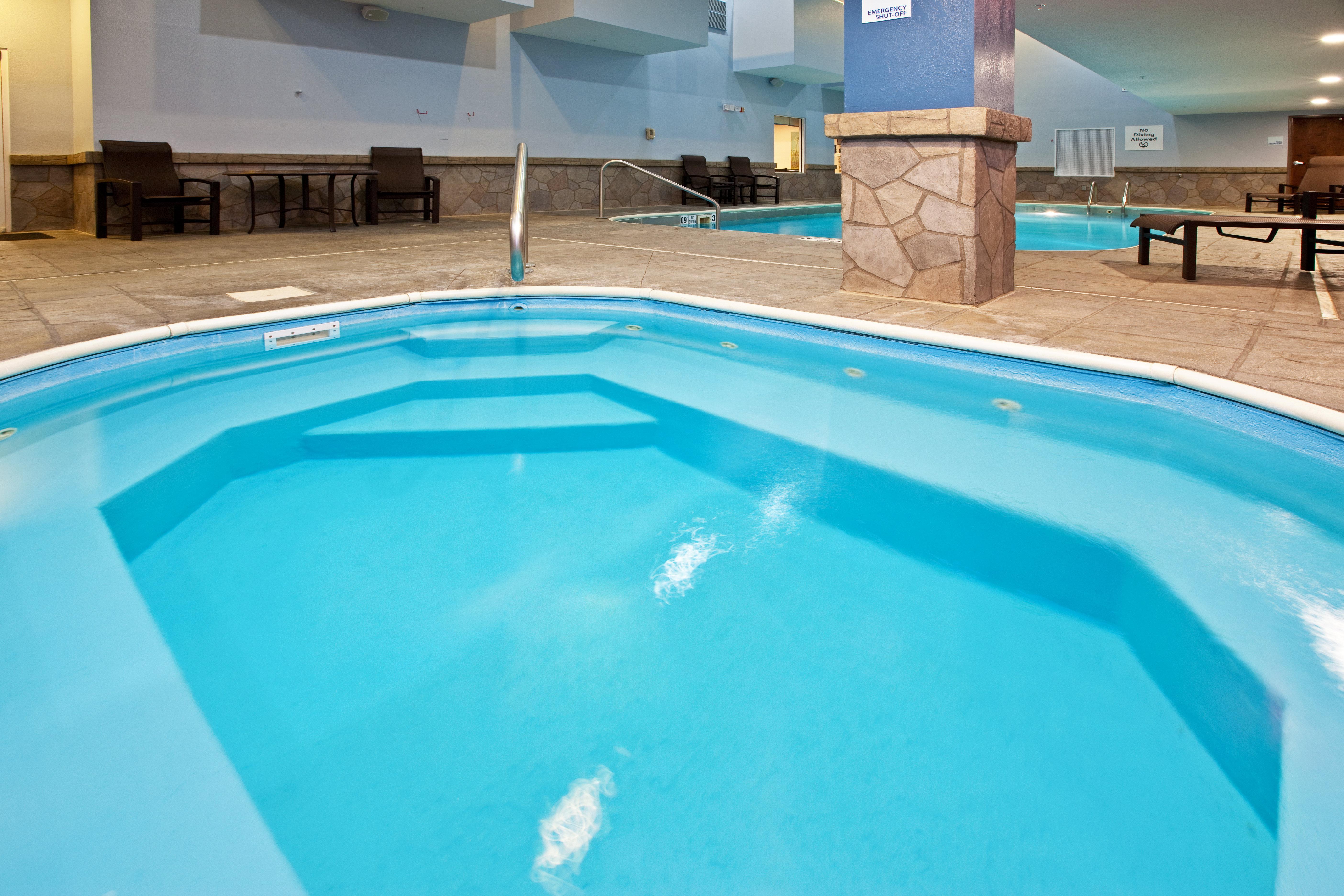 Holiday Inn Express Hotel & Suites Bedford By Ihg Extérieur photo