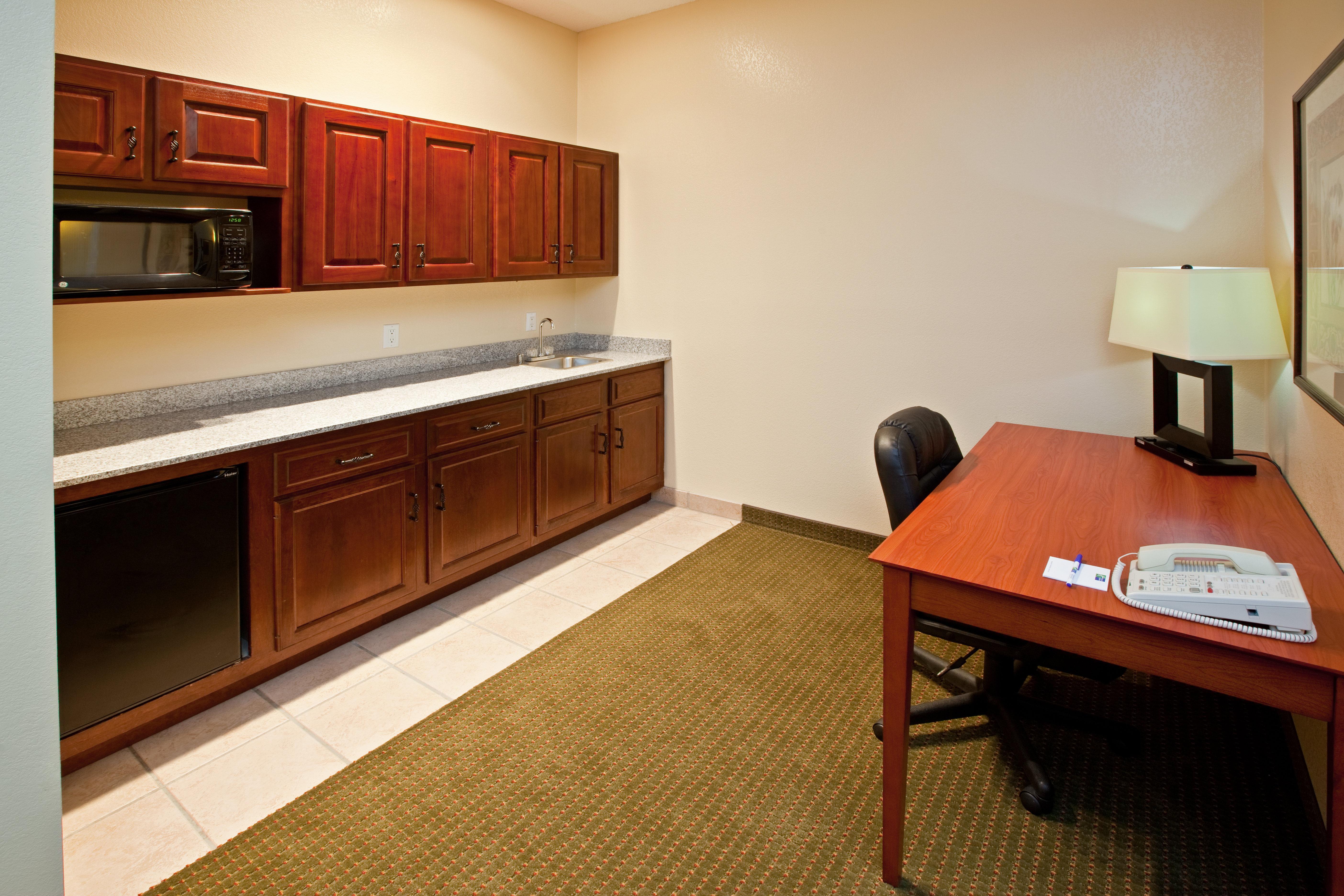 Holiday Inn Express Hotel & Suites Bedford By Ihg Extérieur photo