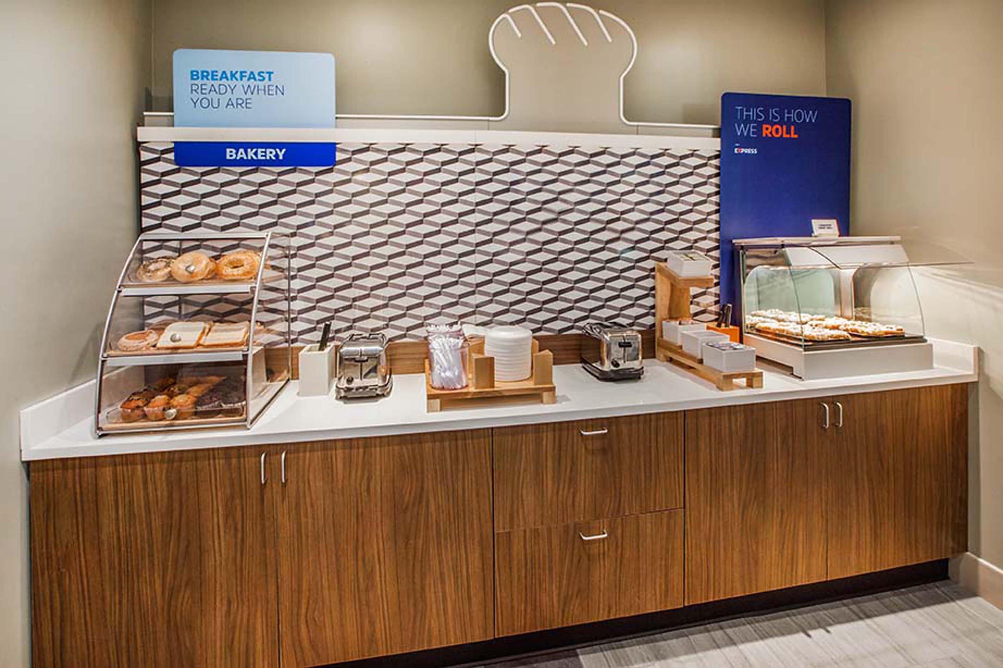 Holiday Inn Express Hotel & Suites Bedford By Ihg Extérieur photo