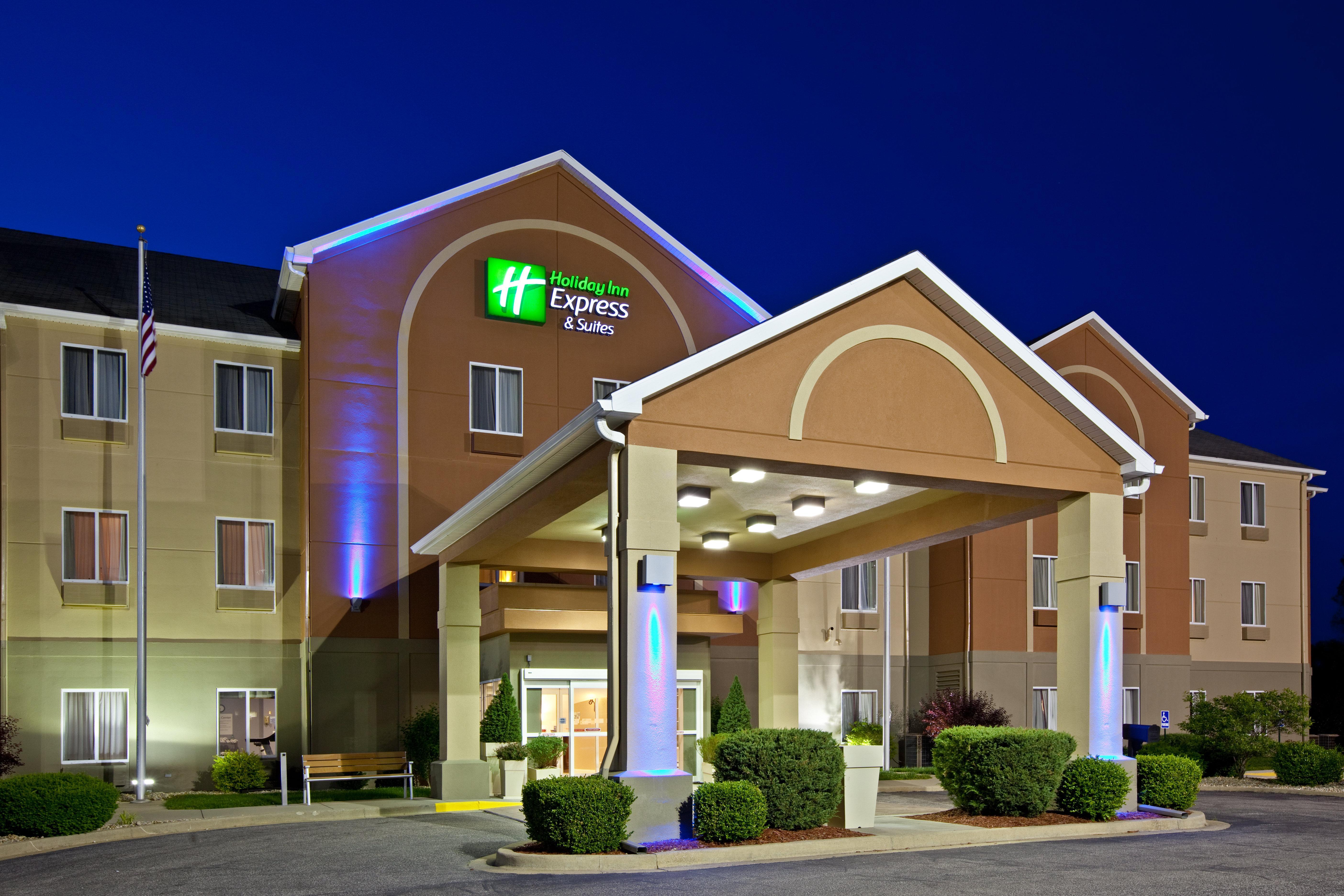 Holiday Inn Express Hotel & Suites Bedford By Ihg Extérieur photo